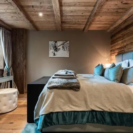 Villa Chalet 5bdr With Ski In Ski Out Access And Sauna- If You Want To Book, Please Contact On Wh-ats-app - 0034-605-434-371 !!!! *