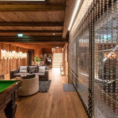 Chalet 5bdr With Ski In Ski Out Access And Sauna- If You Want To Book, Please Contact On Wh-ats-app - 0034-605-434-371 !!!! Villa